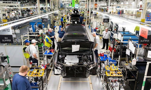 全球汽車(chē)市場(chǎng)面臨雙重挑戰(zhàn) 銷(xiāo)量下滑與芯片短缺